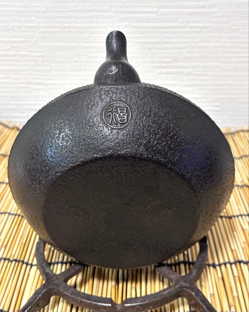 未使用品、供箱付　南部藤枝工房　藤枝 昌行作　１２型アラレ　南部鉄瓶　南部鉄器