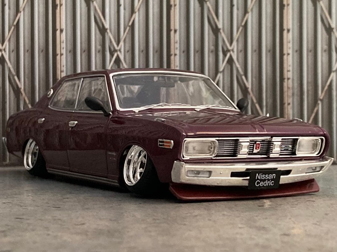 1/24 日産セドリック4ドアHT（カスタム品） 1/18スケール「330