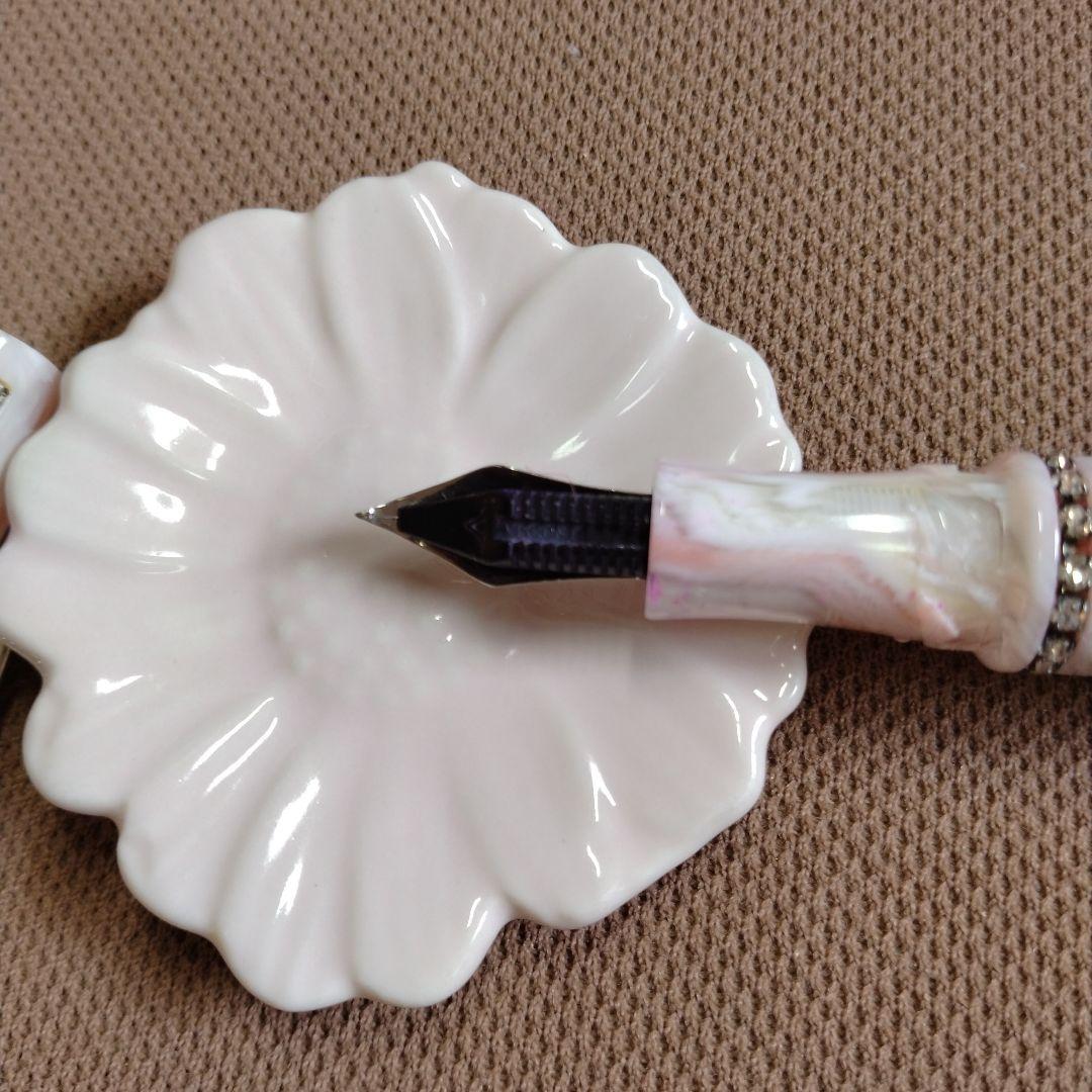 Visconti 万年筆 ディヴィーナロイヤル ローズパールF