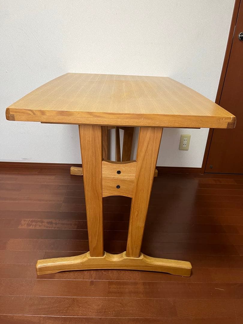 【手渡し愛知県、岐阜県歓迎】貞苅椅子製作所ダイニングテーブル　nagare