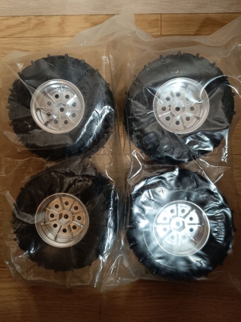 タミヤイベント会場限定品カッパーメッキホイール付きモンスタースパイクタイヤセット