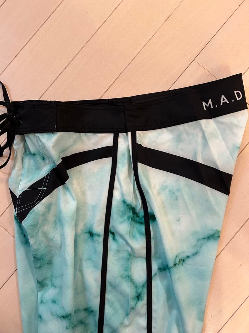 M.A.D SPORTS サーフパンツ32インチ フィジーク