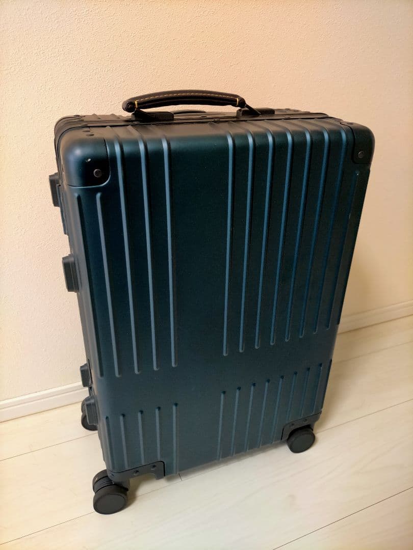 中古品】イノベーターアルミスーツケース36L 機内持ち込みサイズ