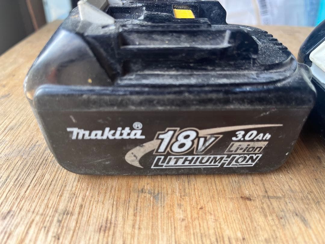 makita 充電式ファン CF201D ACアダプターバッテリー2個付き