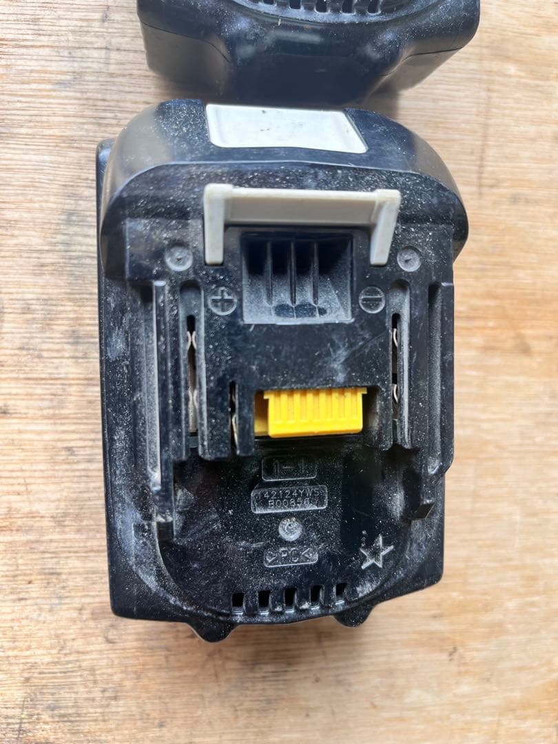 makita 充電式ファン CF201D ACアダプターバッテリー2個付き