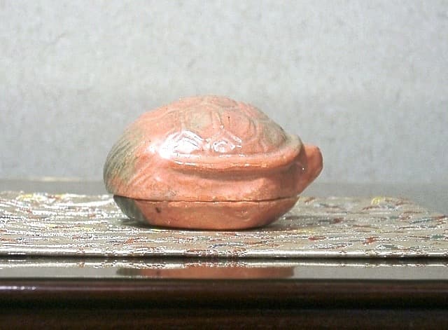 楽焼　常盤焼　栗田菊次郎 作　亀　香合　無傷　共箱　保証。