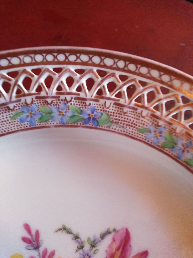 春を呼ぶ可愛い花が描かれたアンティークの飾り皿の通販はau PAY