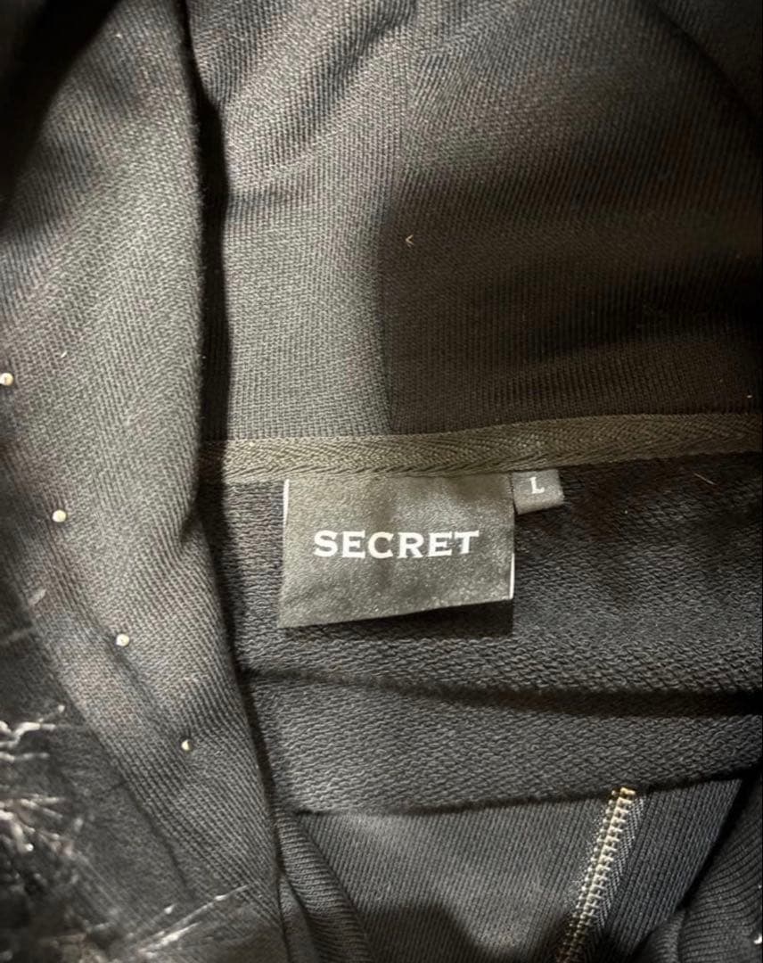 SECRETジップパーカー