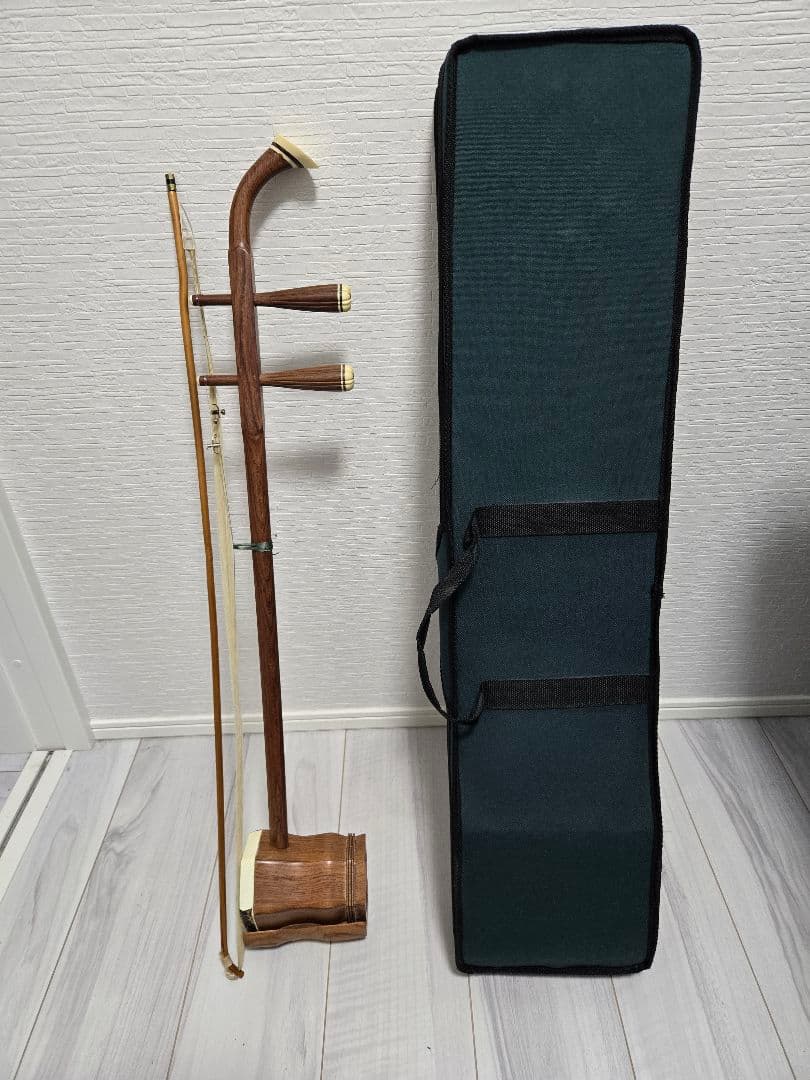二胡 　希少　十三堂楽器 白紫檀 二胡 601 ケース、 補助教材付き 　良品