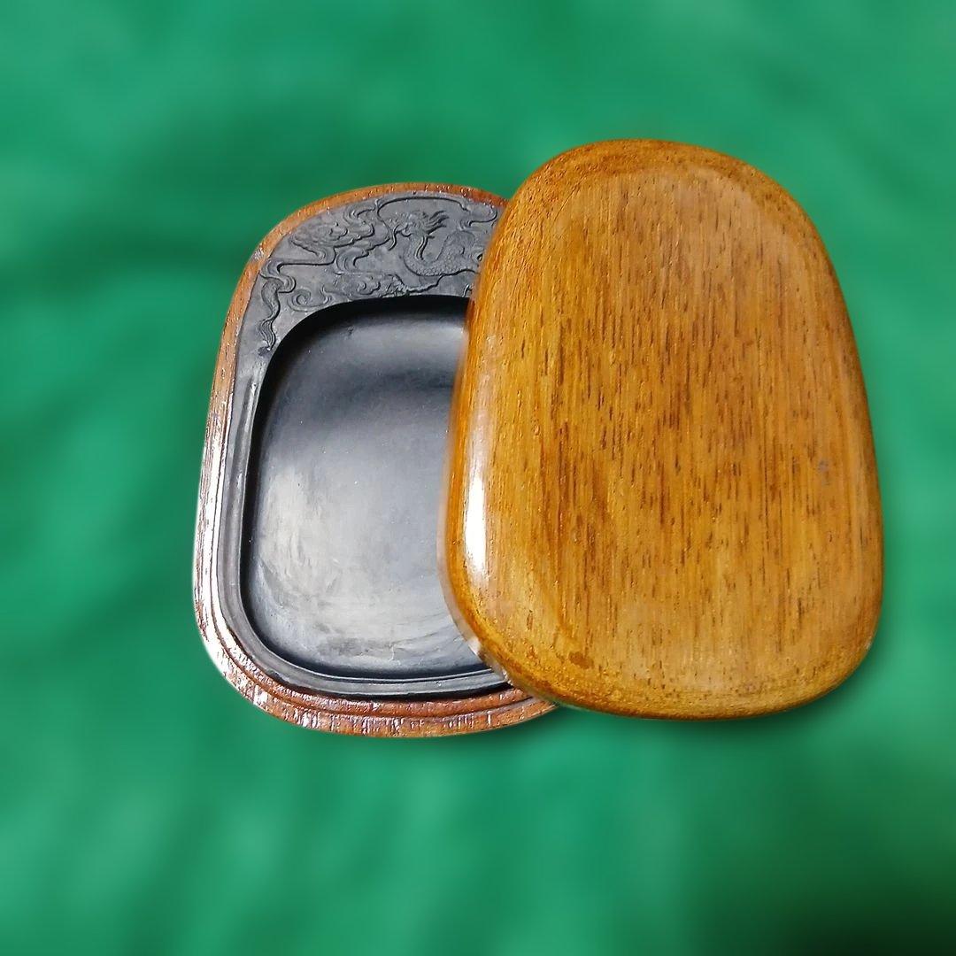 産地未確定、おそらく中国端渓麻子抗の天然石硯、美しい雲龍の彫刻、野