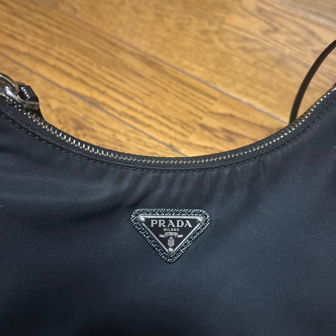 PRADA re-edition ブラック ショルダーバッグ