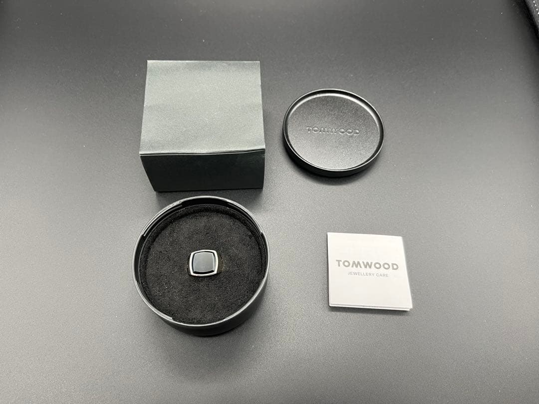 トムウッド　ブルーホークアイ