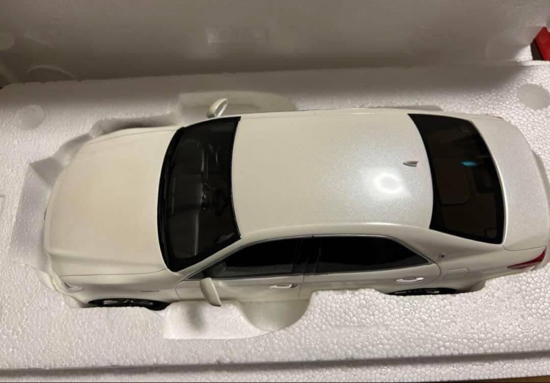 1/18 京商 samurai トヨタ クラウン アスリートホワイト