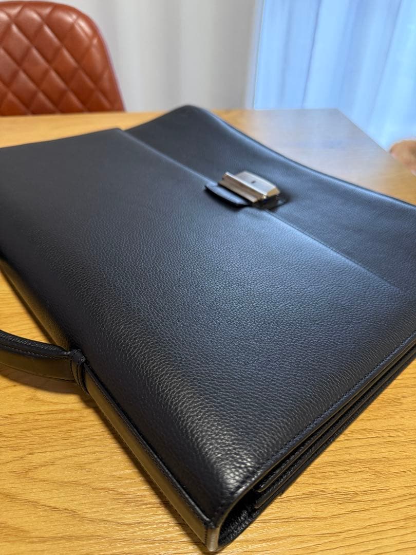 中古美品 Cartier ビジネスバッグ 黒 レザー ブリーフケース 外箱なし