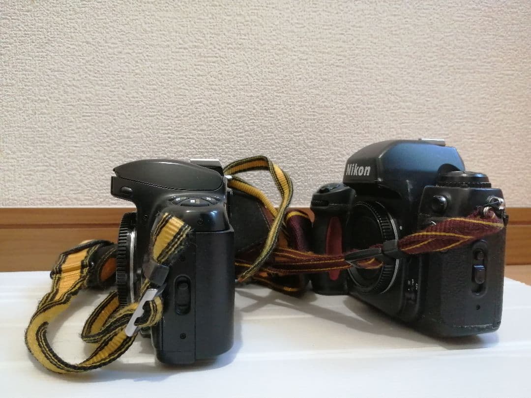 Nikon F100と NikonF601−Q フィルム一眼カメラ
