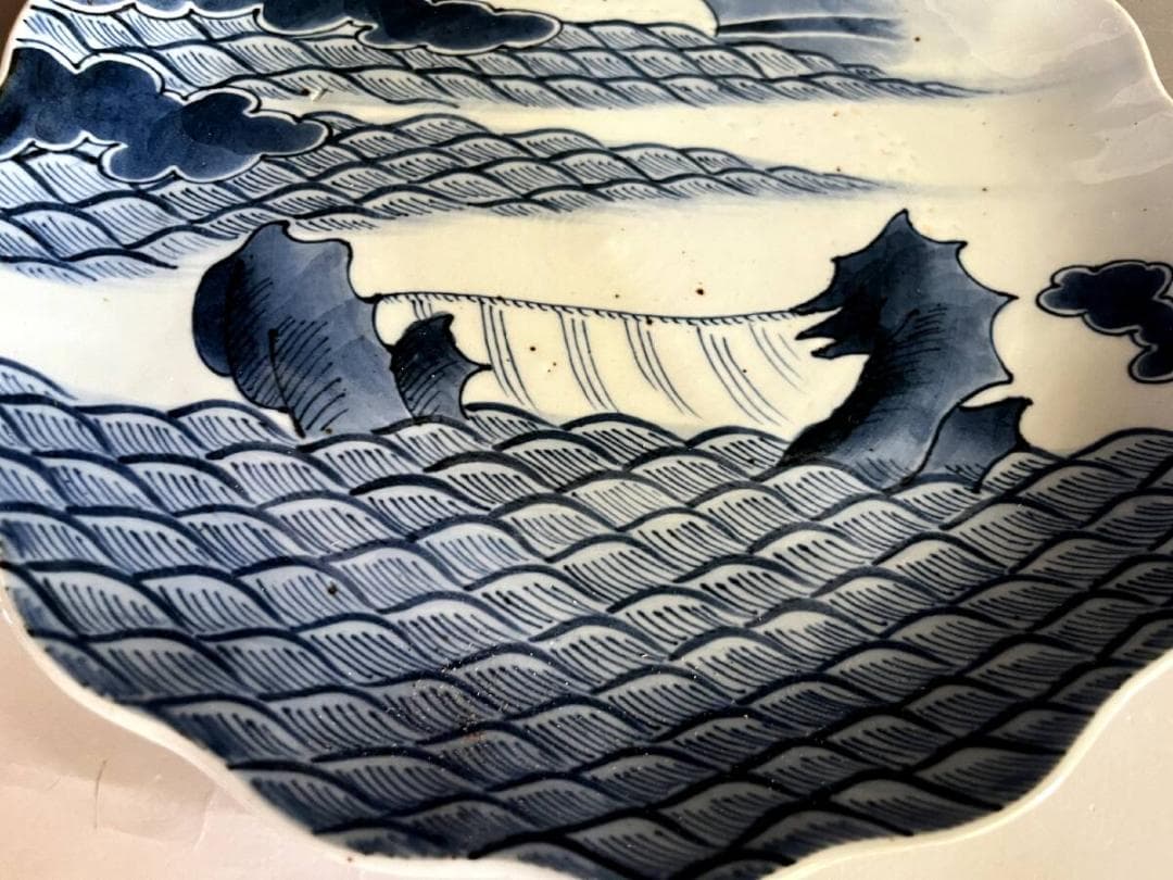 大皿■青海波 日の出 染付夫婦岩 花弁型皿(明治～大正期)古伊万里 時代物 骨董