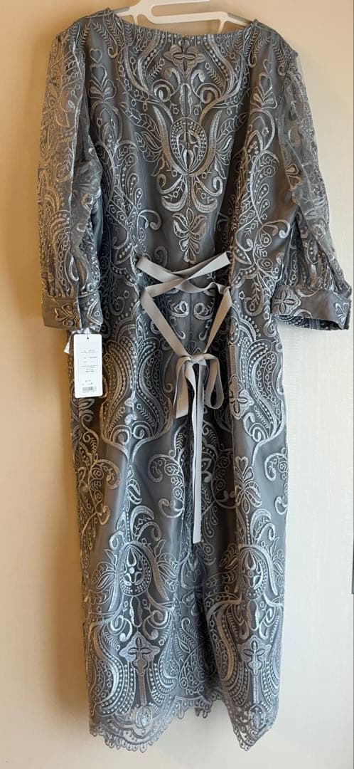 ハレモード タグ付き 結婚式 エンブロイダリーコクーンドレス