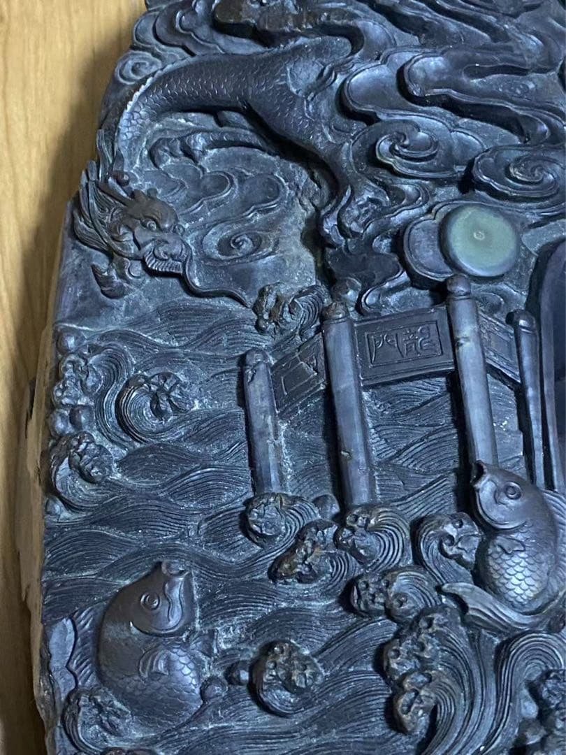 中国端溪硯石眼硯老坑龍魚彫文房四宝 年代物32cmx32x7.9cm