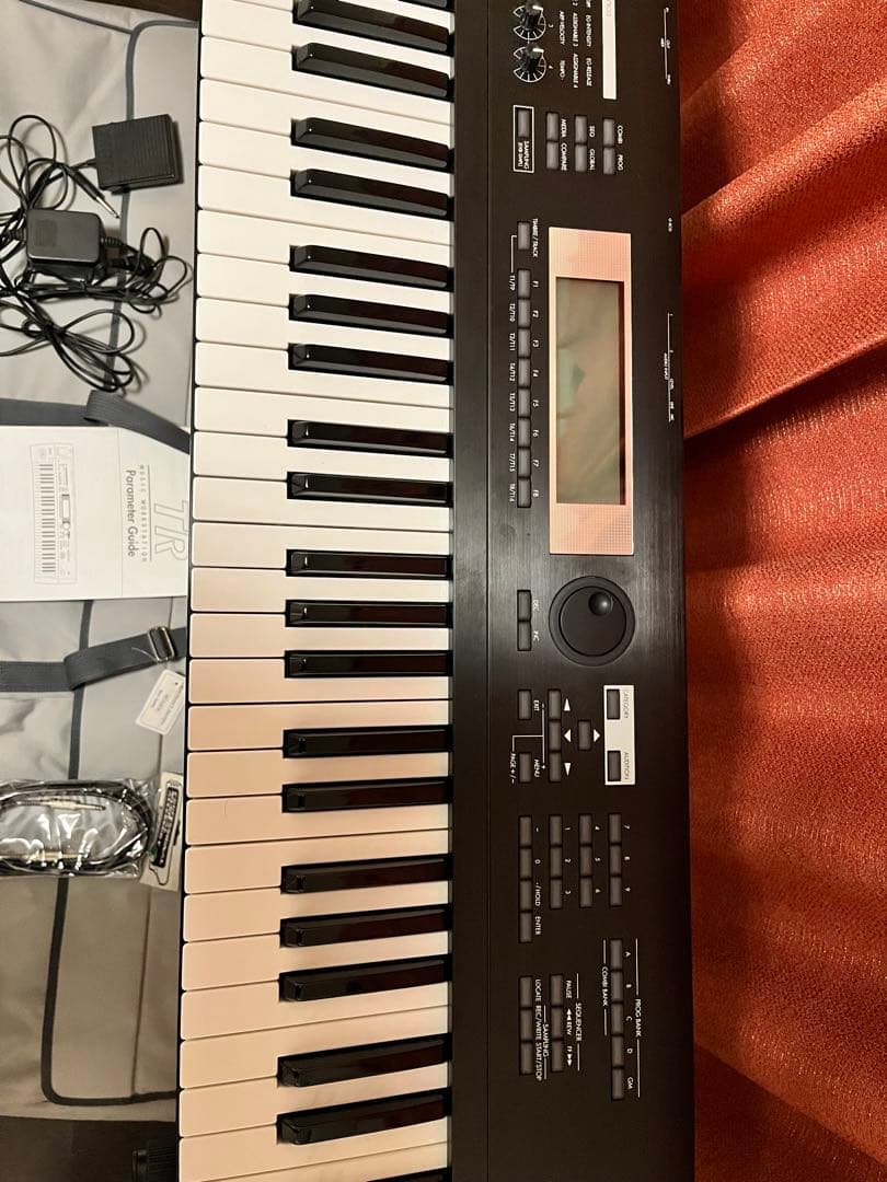 KORG TR 76 シンセサイザー