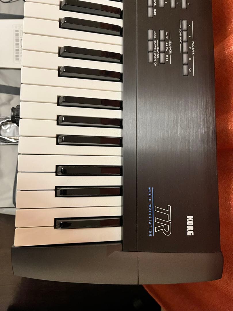 KORG TR 76 シンセサイザー