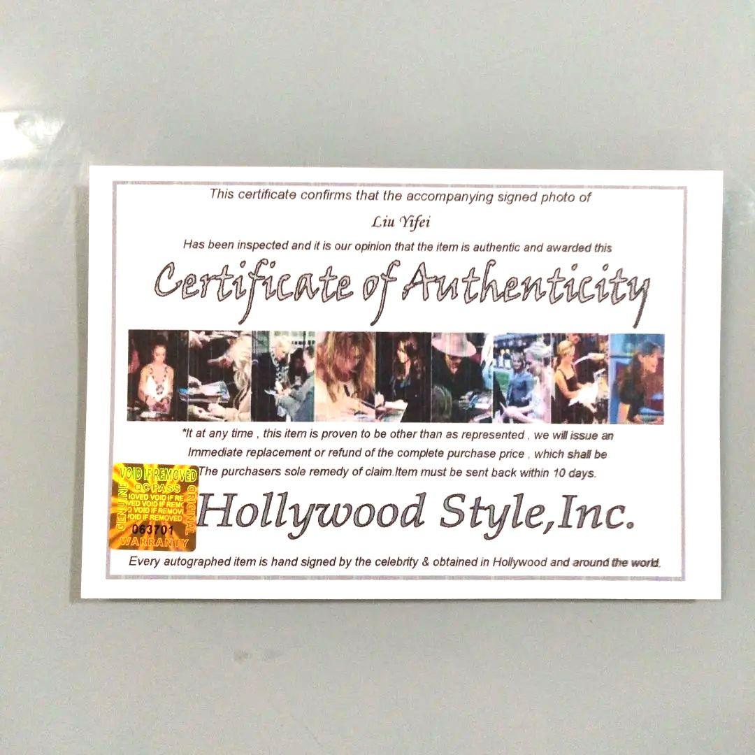 リウ・イーフェイ直筆サイン入り2Lサイズ写真…Liu Yifei
