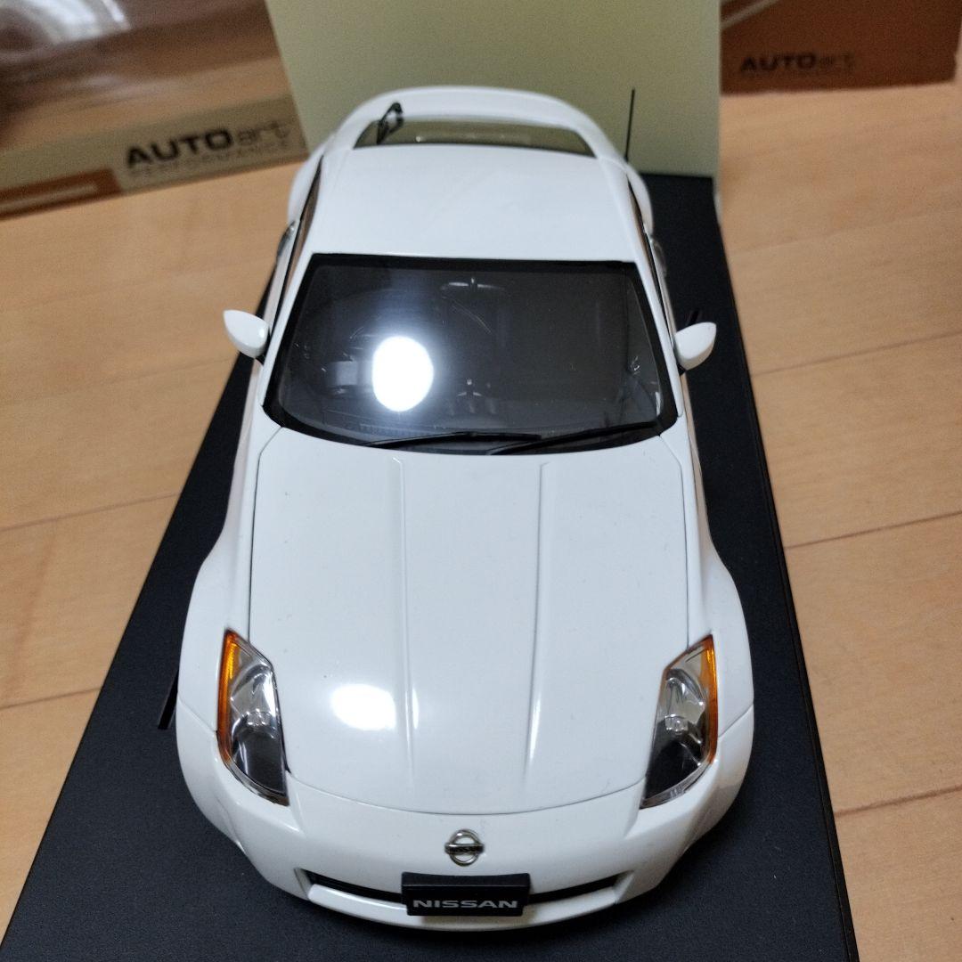 Nissan 350Z ホワイト 1/18スケール