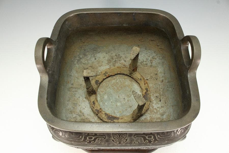 古銅 饕餮紋 双耳 四方 瓶掛(K-LC697) - メルカリ