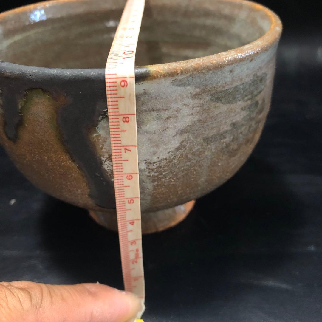 可憐な古美術◾️蔵から高台の高い謎の字が書かれた抹茶茶碗が出てき