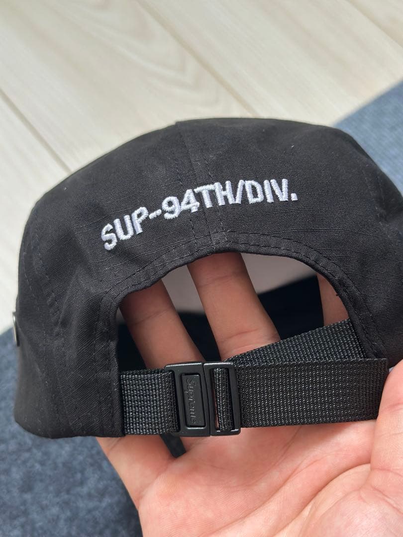Supreme 黒キャップ ボタン付き