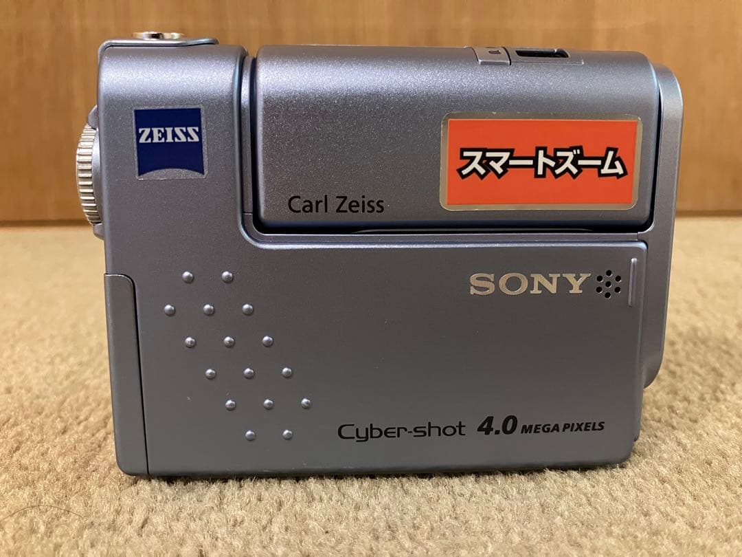 SONY Cyber-shot 4.0 Mega Pixels DSC-F77A