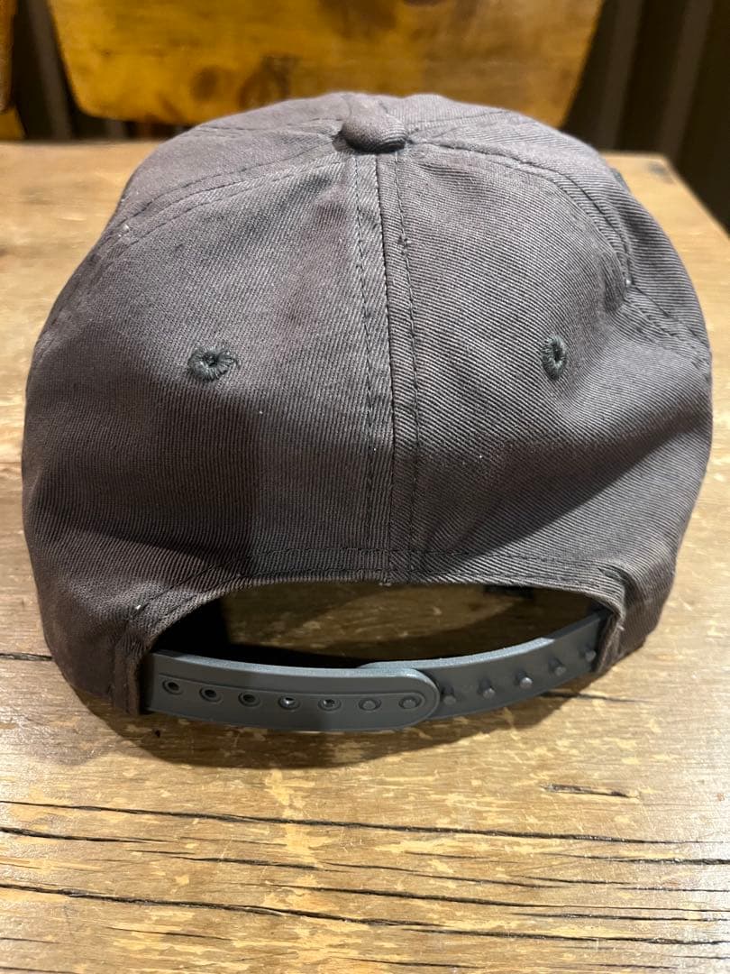 ハイドアンドシーク テンダーロイン グレー刺繍キャップ スナップ