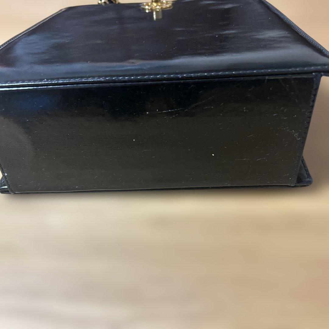 CHANEL 黒 エナメル パーティーバッグ