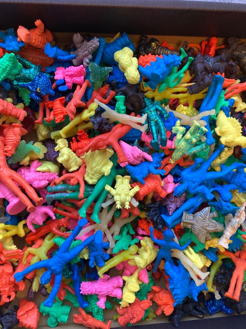 ウルトラマン、怪獣消しゴム　大量まとめ売り 約1.8kg 430個