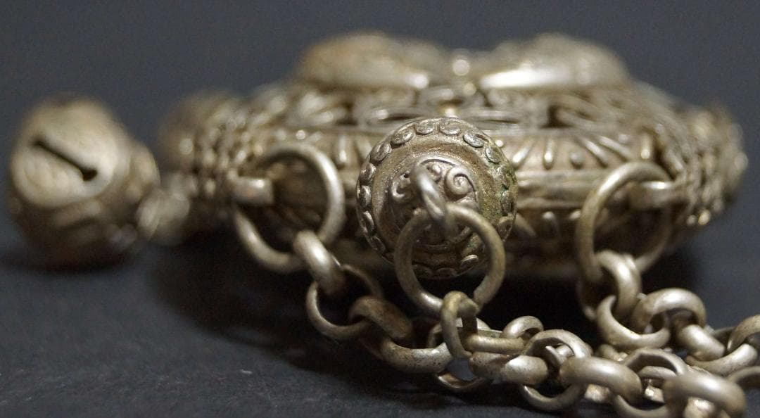 清 銀細工 透かし彫り『双魚祥瑞文』香入 香囊 紋銀在銘 鈴根付 提げ物 装飾品