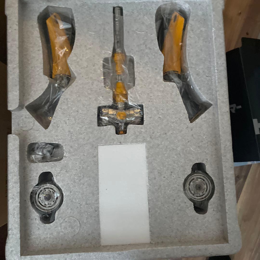 トランスフォーマー バンブルビー フィギュア　最後の騎士王　スリーエー