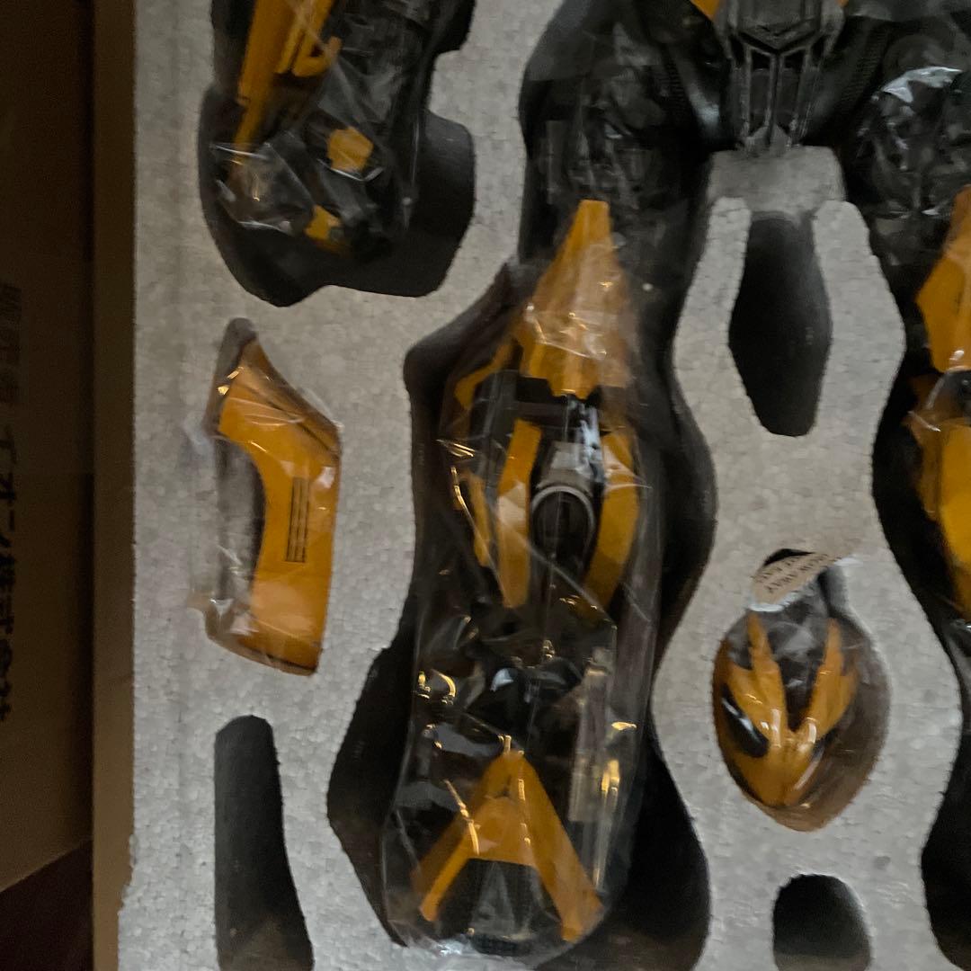 トランスフォーマー バンブルビー フィギュア　最後の騎士王　スリーエー