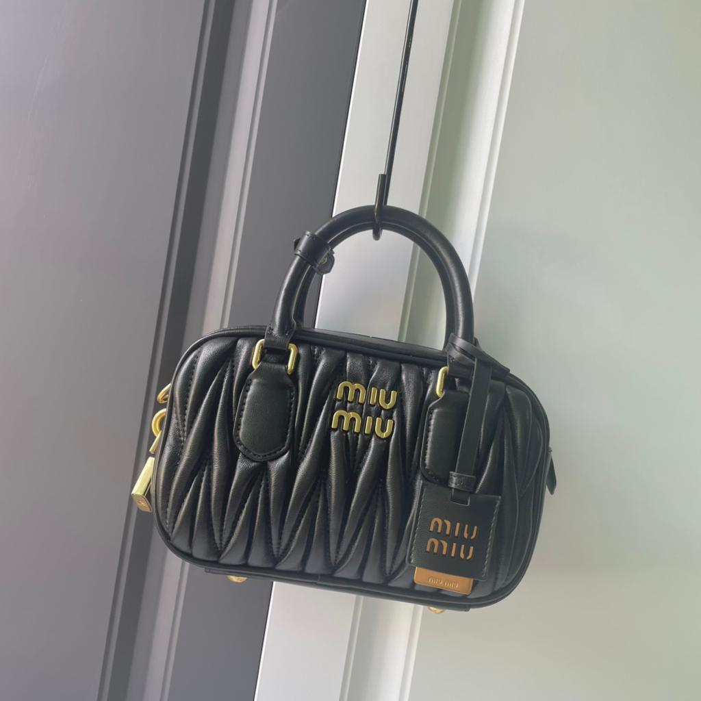 早い者勝ち ブラック キルティングポーチ