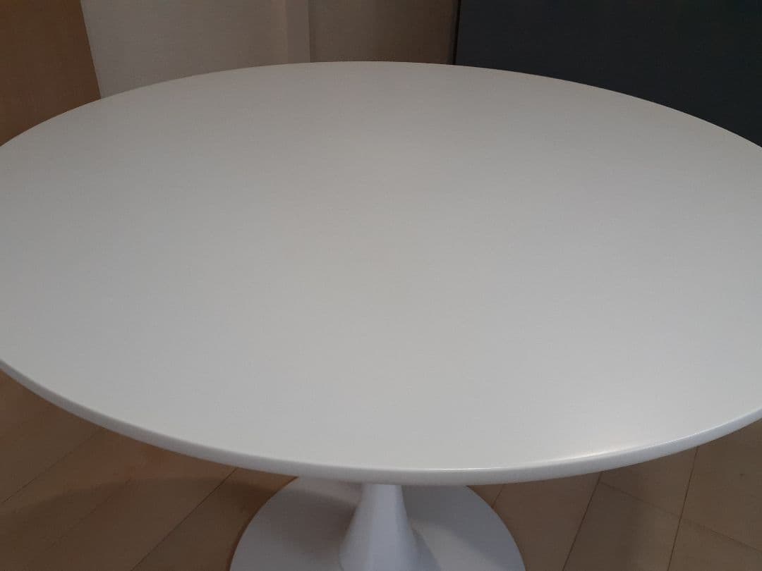 ダイニングテーブル　チューリップテーブル　エーロサーリネン