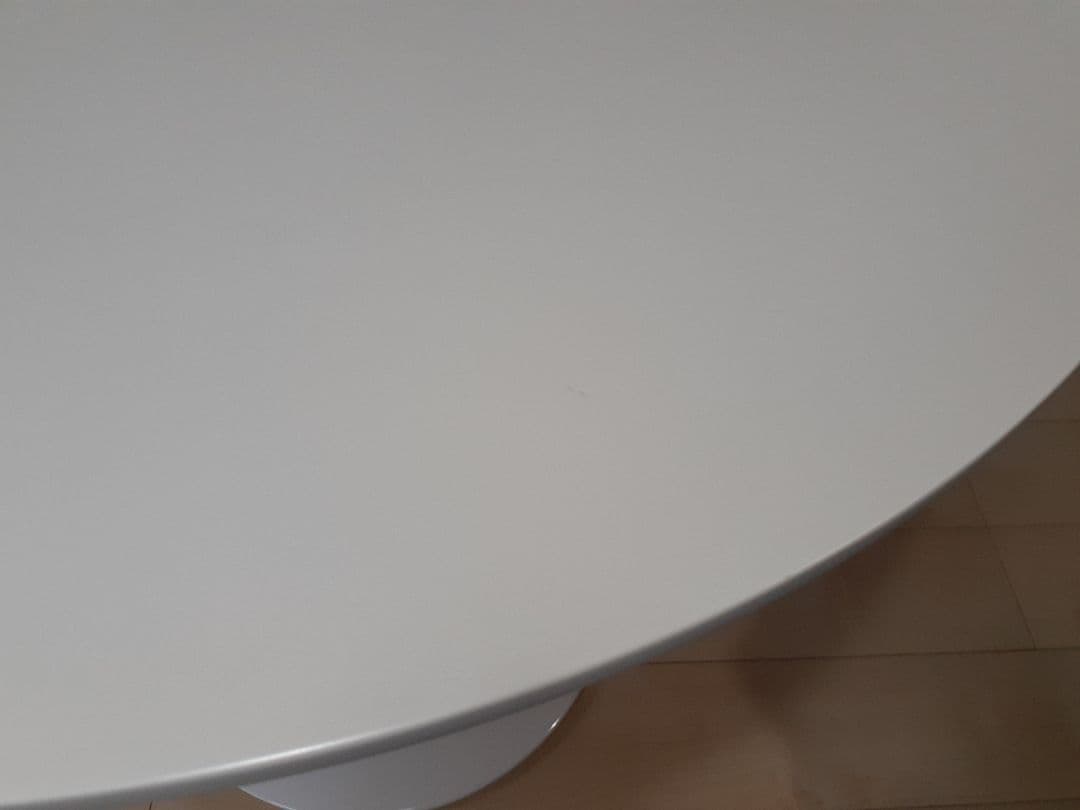 ダイニングテーブル　チューリップテーブル　エーロサーリネン