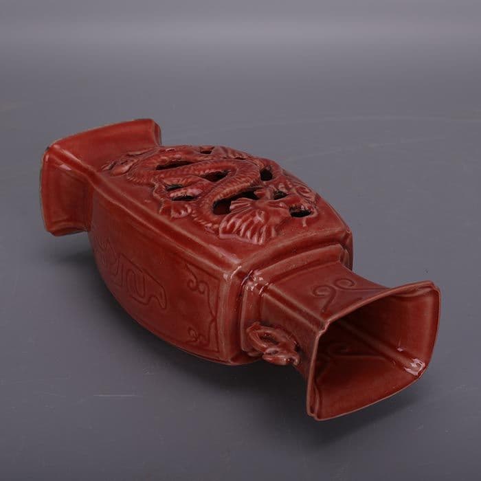 薪窯紅釉二重透かし彫り竜両耳扁瓶 現代工芸品