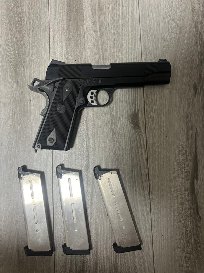 M.E.Uピストル 社外チャンバー マガジン3つ付き