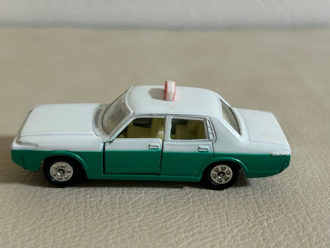 トミカ 黒箱 28-2-4 トヨタ ニュー クラウン タクシー 小田急特注