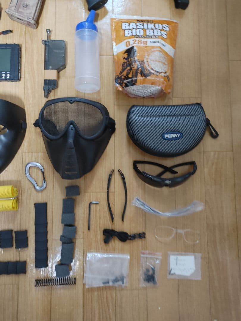 サバゲー いろいろ セット Ｙ！フリマで赤線の電動ガン付き19900円で販売中