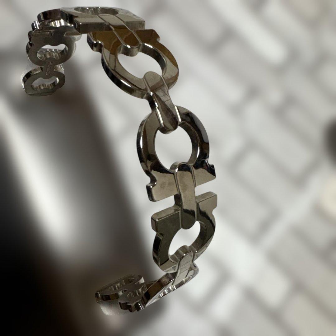 フェラガモ　￼シルバー　￼ミニバッグ