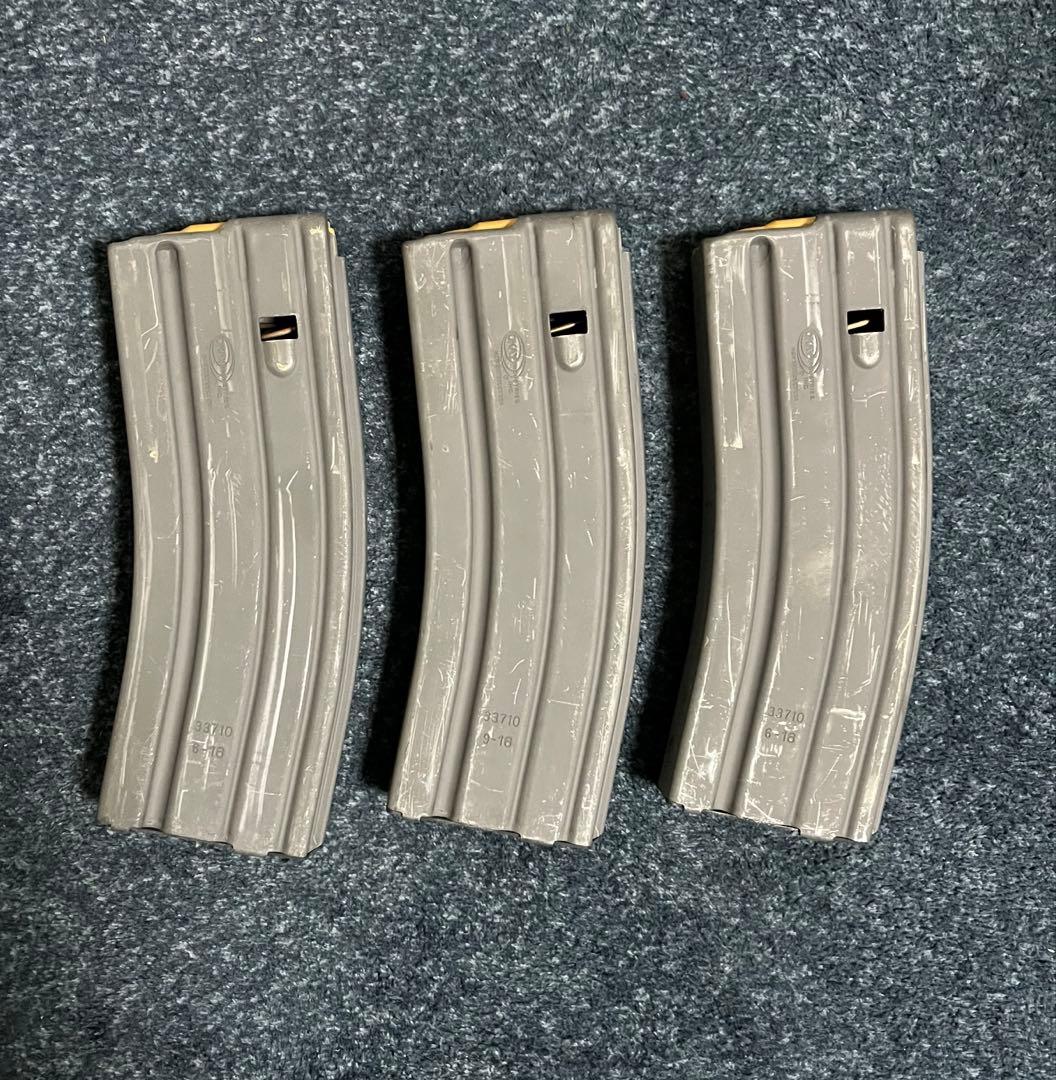 米軍実物 M16 5.56mm マガジン 3個＋ ポーチ+ブランクアダプター