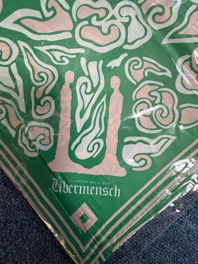 最終値下げgdragon gd ジヨンMD限定スカーフ　ÜBERMENSCH