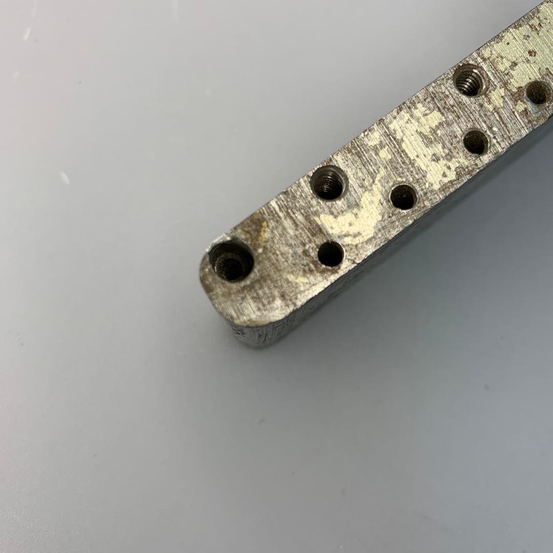 ビンテージ　フェンダーパーツ　ストラト　トレモロブロック