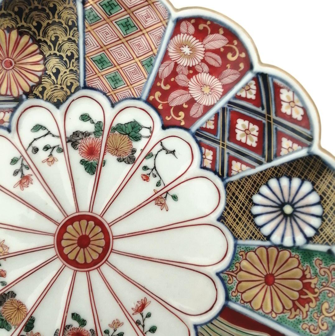 大聖寺伊万里 金襴手 16弁菊花形 色絵金彩 6寸皿