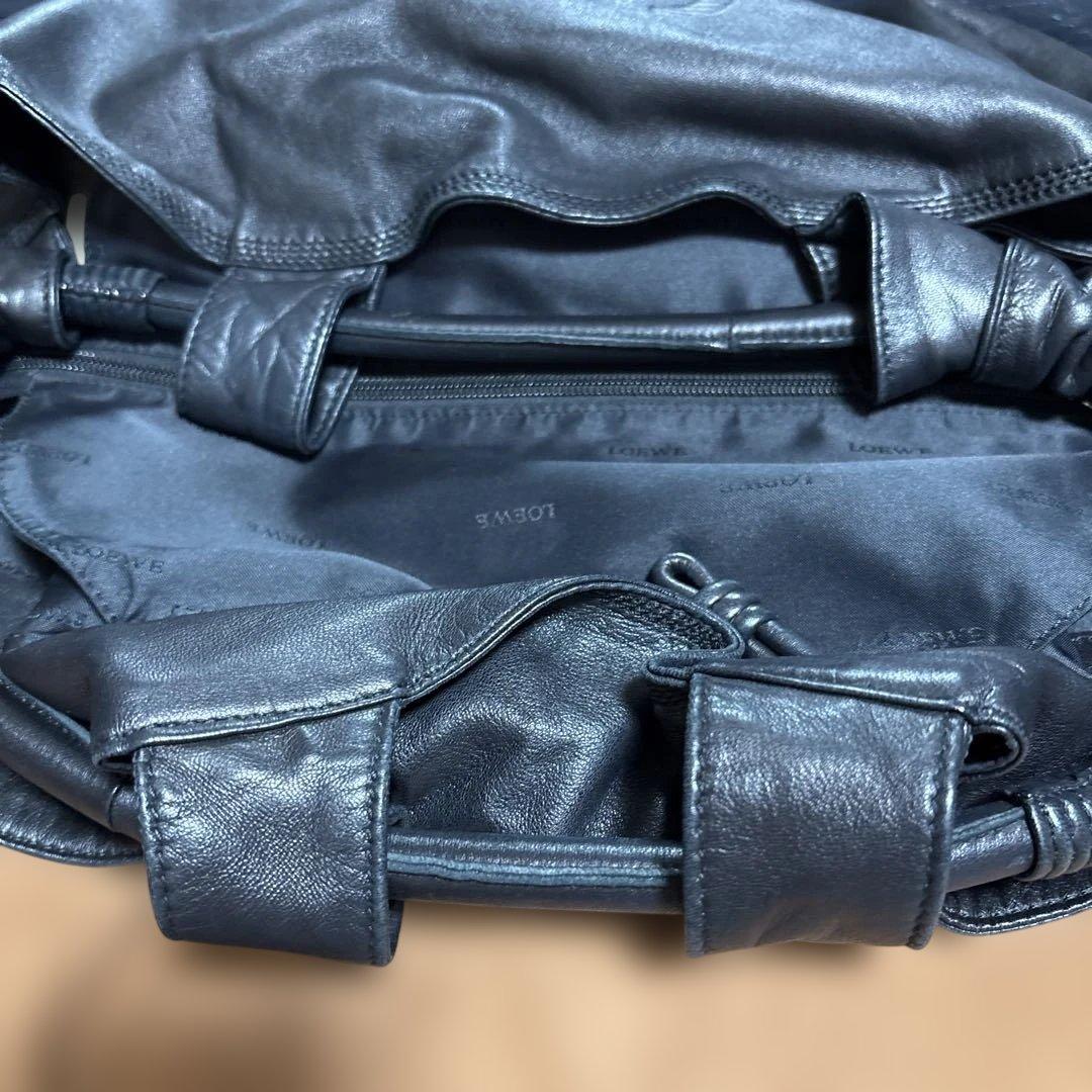 ロエベ上質レザーハンドバッグ エンボスロゴ