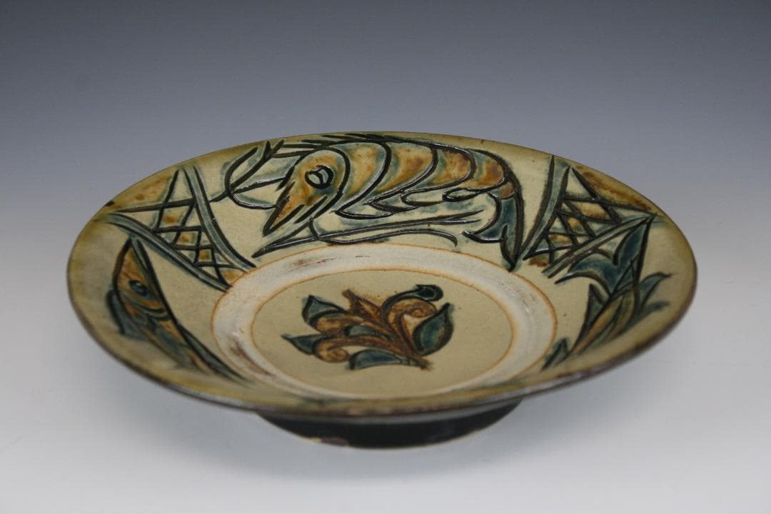 壺屋焼 人間国宝 金城次郎 作 海老魚文七寸皿（重ね焼） - メルカリ